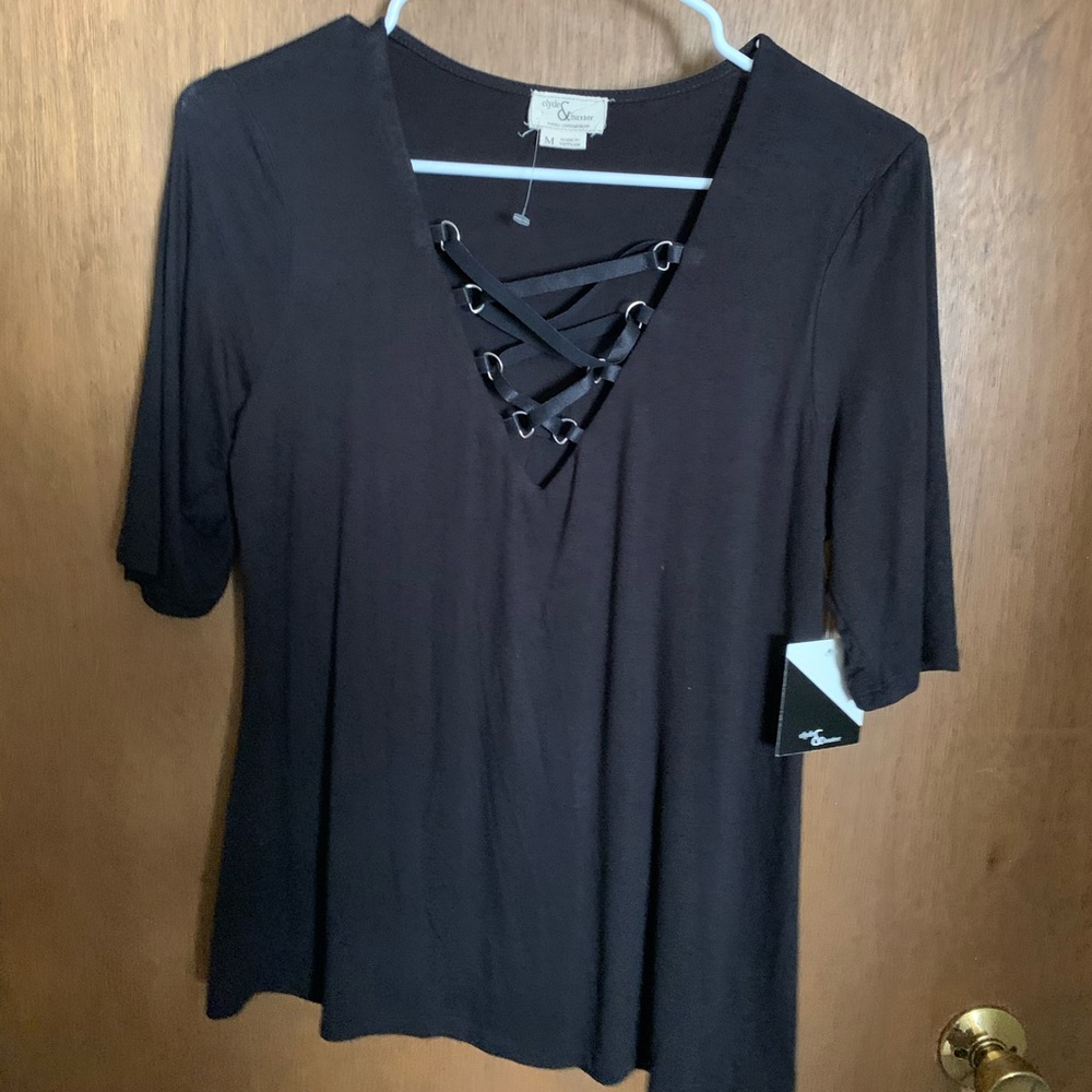 Black t shirt with cross straps